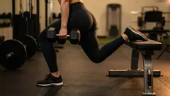 So führt man bulgarische Split-Kniebeugen richtig aus: Technik, häufige Fehler und Tipps.