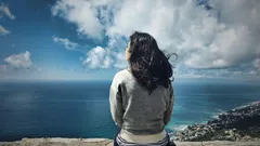 Psychologen haben drei Anzeichen dafür genannt, dass es Ihnen gut geht, wenn Sie allein sind.