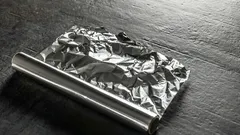 Warum unterscheiden sich die beiden Seiten von Aluminiumfolie voneinander und wofür werden sie jeweils verwendet?