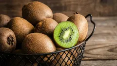 Warum man Kiwis mit Schale essen sollte: eine interessante Tatsache, die kaum jemand kennt.