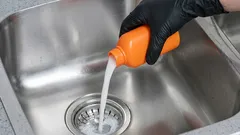 Eine Verstopfung im Lavabo ist in einer Stunde weg: einfache Methode ohne Extrakosten und ohne Sanitär-Notdienst