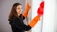 Vorhänge waschen, ohne sie abzunehmen: Nützliche Tipps für Hausfrauen