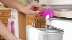 So steigern Sie die Wirksamkeit Ihres Waschmittels beim Waschen: Sparen Sie Geld und Zeit.