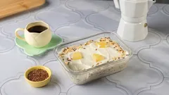 So einfach lässt sich ein proteinreicher Haferbrei zubereiten, der geschmacklich an einen Käsekuchen erinnert.