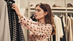 10 Dinge, die wirklich elegante Frauen nie tragen – egal, wie angesagt sie werden