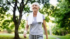 Das ist die zuverlässigste und einfachste Methode, um ab 60 am Bauch abzunehmen