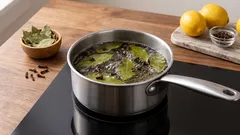 Hausgemachter Sud aus Lorbeerblättern und Nelken: Warum er empfohlen wird und wofür er verwendet wird