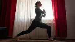 7 Übungen im Stehen für Menschen über 45, die effektiver sind als ein einstündiges Training