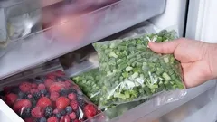 Lebensmittel, die man nie einfrieren sollte – aber viele machen es trotzdem