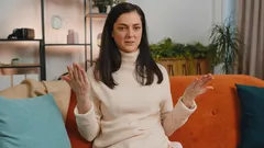 Körpersprache: Ein Psychologe erklärt Ihnen, wie Sie erkennen, dass Sie einer anderen Person nicht gefallen