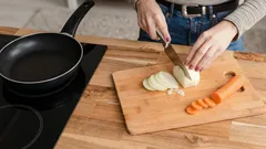 Was zuerst anbraten: Zwiebeln oder Karotten – für die perfekte Gemüsebasis für Suppen?